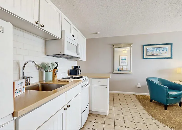 Oceanfront Escape With Full Kitchen Bay-View Balcony Ac & Firepit