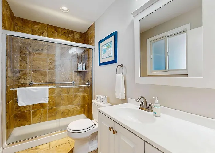 Oceanfront Hideaway With Full Kitchen Ac Sunrise-View Balcony