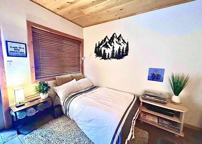 Apex Lookout Hiking Basecamp With Hot Tub
