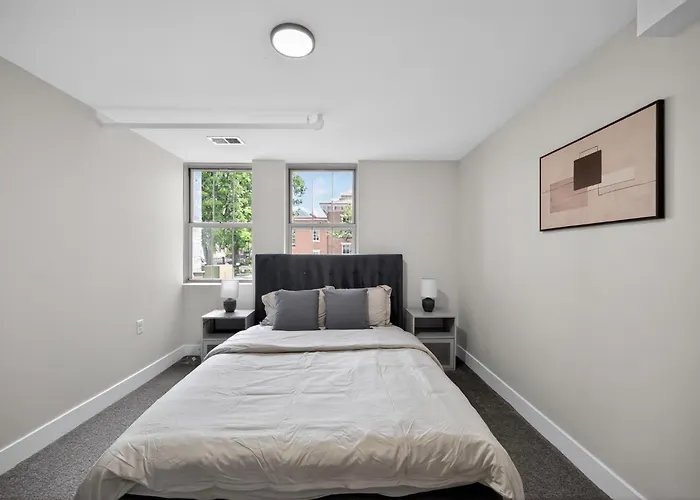 Sleek 2Br Apartment In Prime Location
