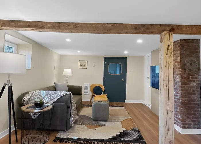 The Lakeside Burrow, Baddeck And Cabot Trail Base
