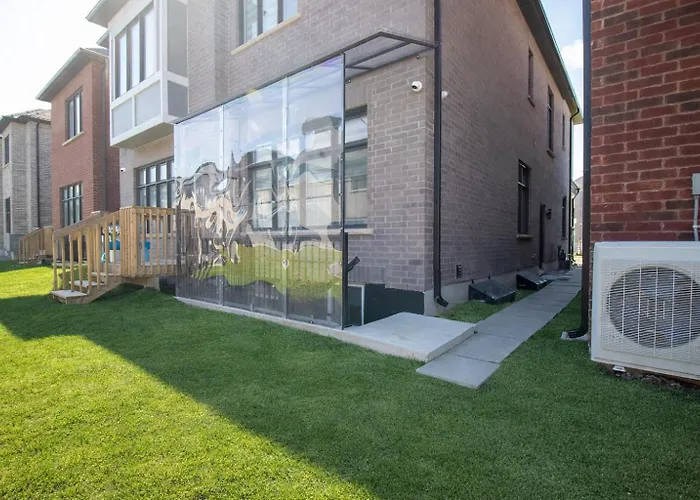 Oaknest 2Bedroom Luxury Basement Apartment Free Parking