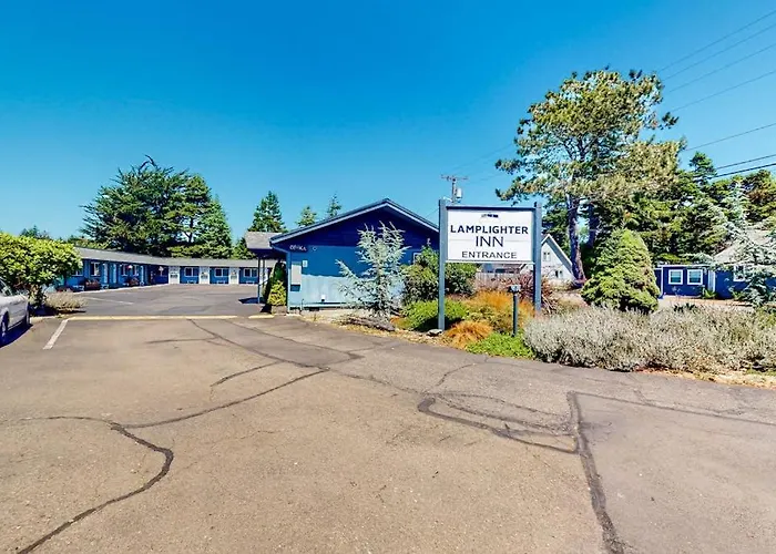 Retro Getaway Near Beach With Fast Wifi - Walk To Downtown Shops & Eateries