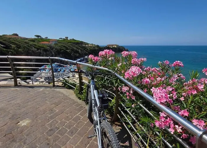 Sea-View Apartment In Castiglioncello