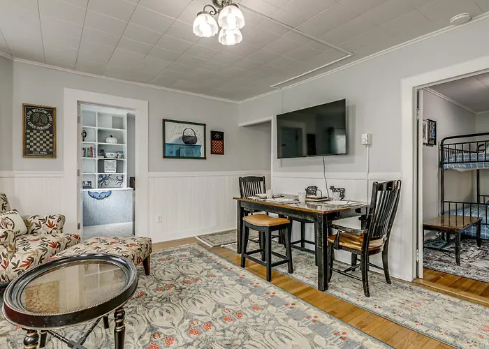 New London Hideaway: 2 Mi To Beach & Boardwalk