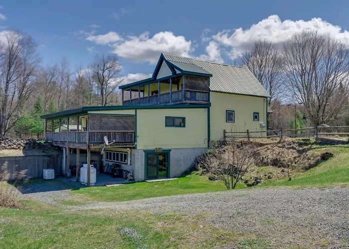 White Mountains Escape! Shared Patio + Yard