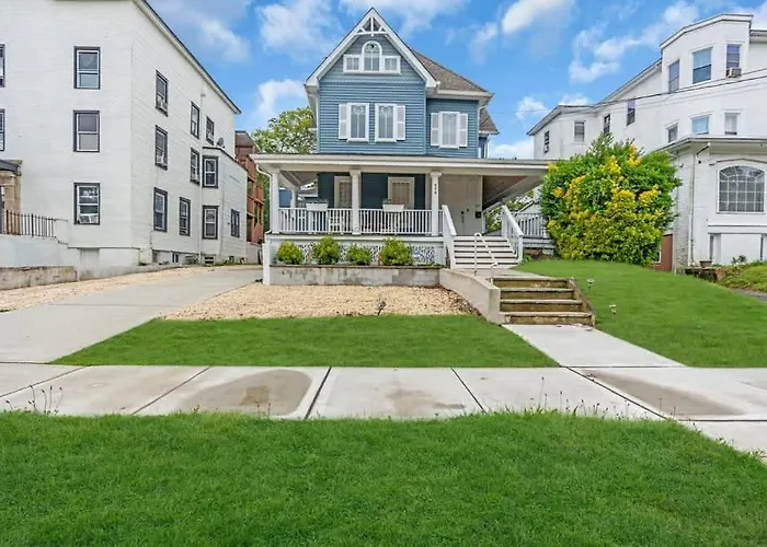 Spacious 4Br Duplex - 5 Blks 2 Beach - Badges Incl