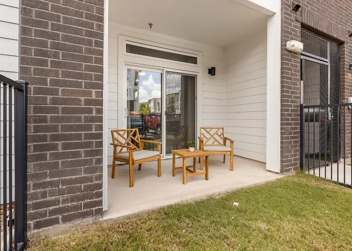 Modern Ground Floor 1Br W Pool Gym Mer 9109