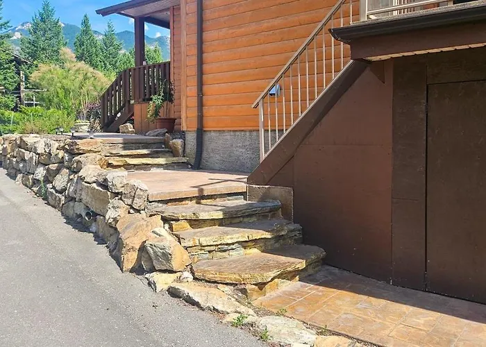 Log Style Home With Hot Tub By Stayin