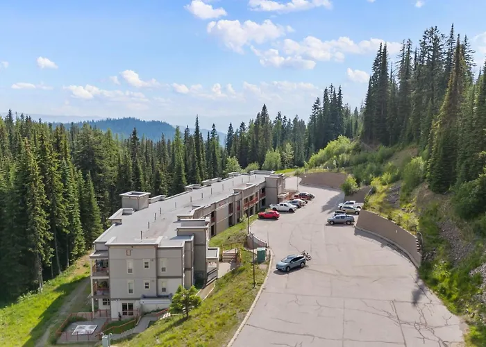 Trailside Escape A Ski-In Ski-Out Studio In Silverstar