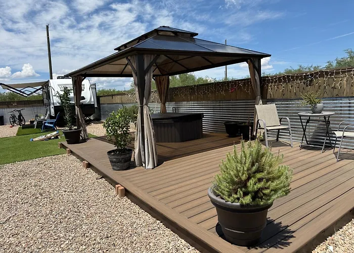Pretty Traila And Room To 6 People With Fireplace And Jacuzzi