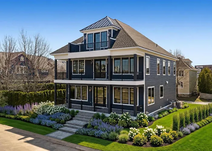 Lake-View 5Br Blue Harbor Retreat With Pool, Beach Access, And Resort Amenities.