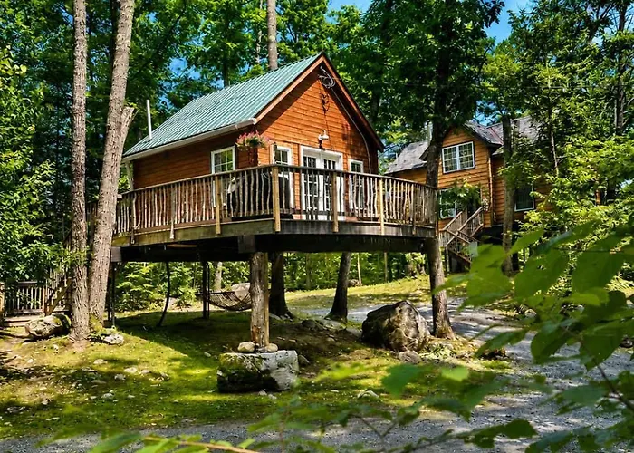 Romantic Treehouse Suite Lakes Trails & Views