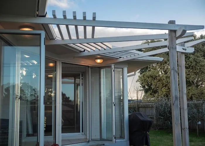 Salt House - Walk To Surf - Sleeps 8