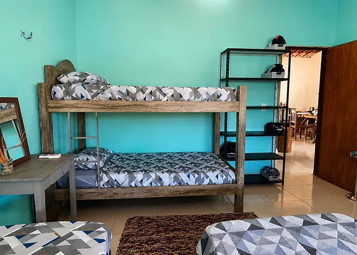 Vela Hostel & Camping