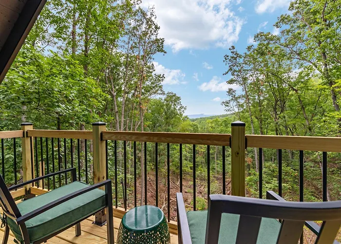 New! Stunning Fall Foliage Secluded Retreat, Hot Tub & Fire Pit