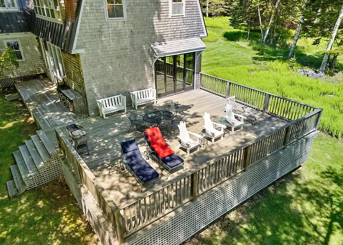 South Point On 700 Acre Island
