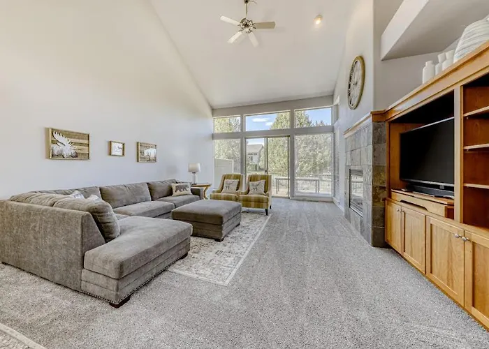 Two-Story Townhouse Withfree Wifi Fireplace Ac Patio & Shared Hot Tub Pools