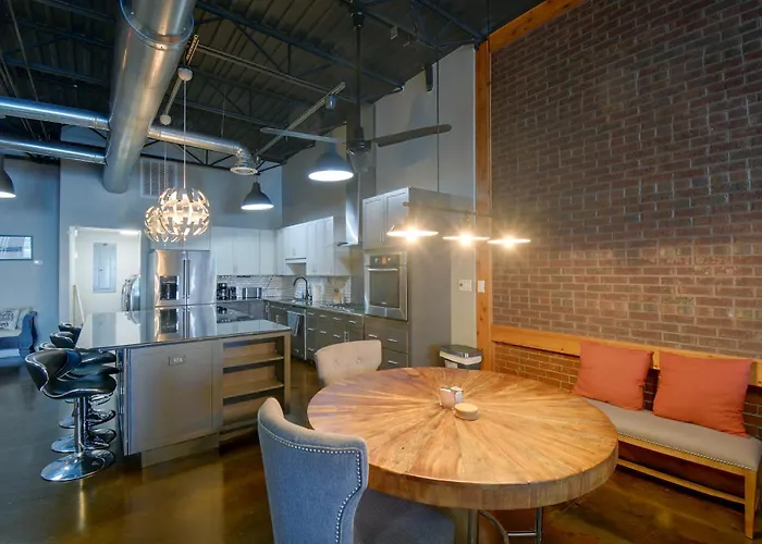 Urban Downtown Roanoke Loft W/ Private Hot Tub