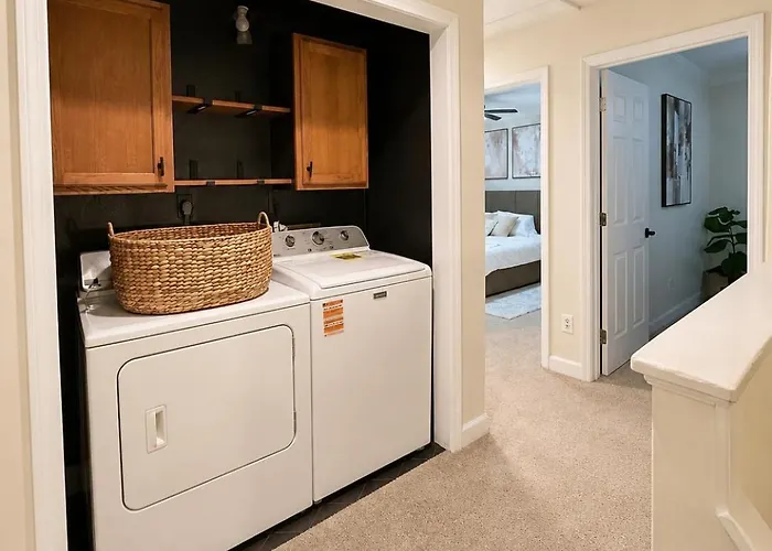 Cozy Historic Home Near Downtown Ferry