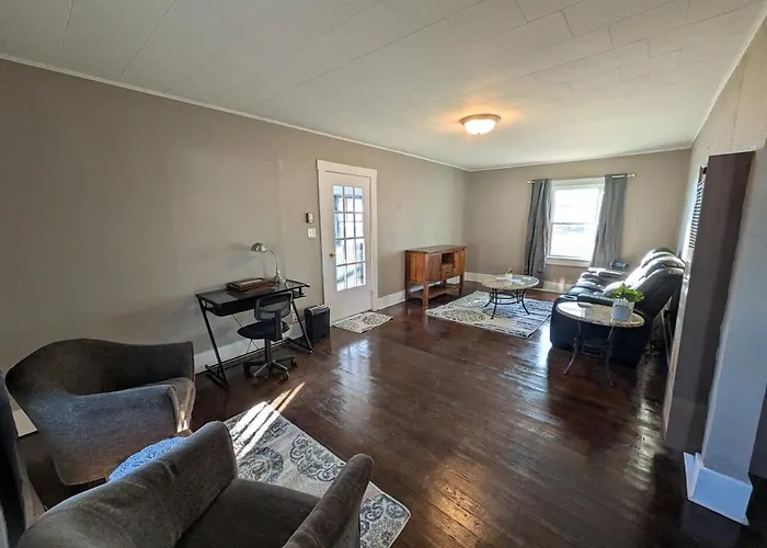 2 Bed/1 Bath Home In The Center Of Town