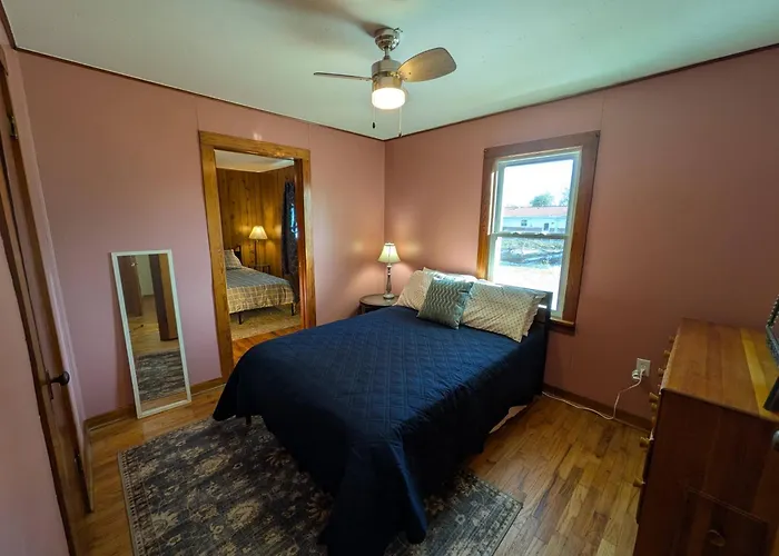 3 Bed/1 Bath Close To Everything In Robinson