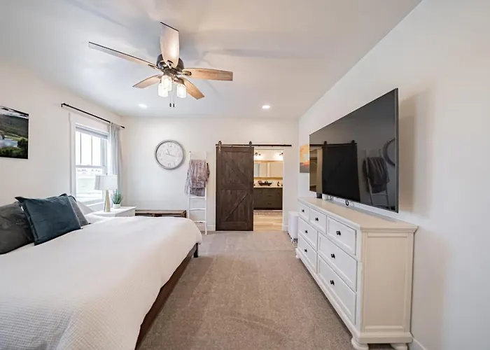 Teton Valley Getaway - Hot Tub, Sauna, Bbq, Fire Pit, Pet Friendly