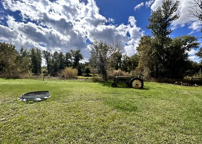 Rustic Silo Cabin With Riverfront Fishing Access Near Big Hole River, Montana