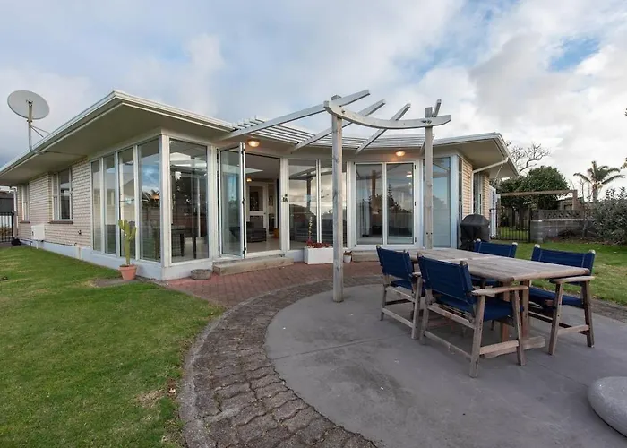 Salt House - Walk To Surf - Sleeps 8