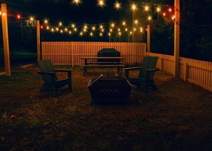Top Level, Chill Vibe, Fenced, Walk Downtown, Pets