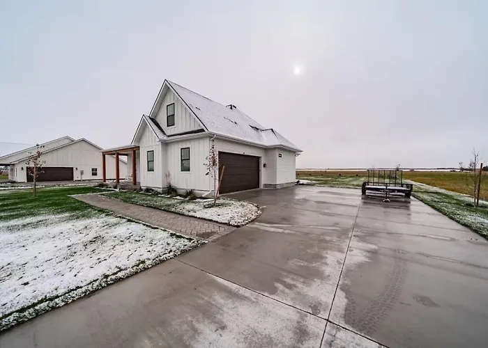 Teton Valley Getaway - Hot Tub, Sauna, Bbq, Fire Pit, Pet Friendly