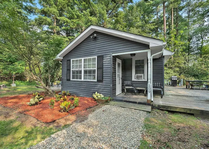 Charming Pocono Cabin - Firepit - Gazebo - Pet-Friendly