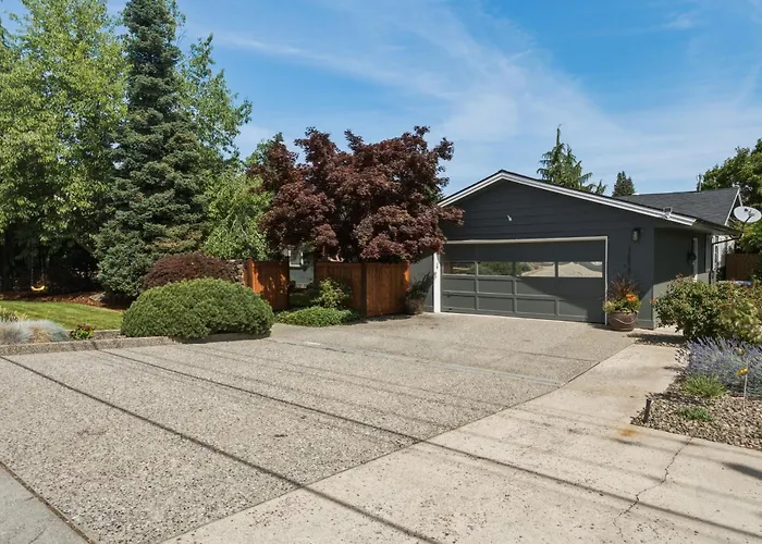 Private Pool & Basketball | Spacious 3Br Sleeps 8