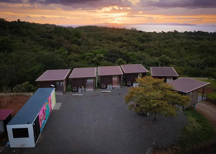 The View #6 Ocean View + Starlink Wi-Fi - Holiday Home