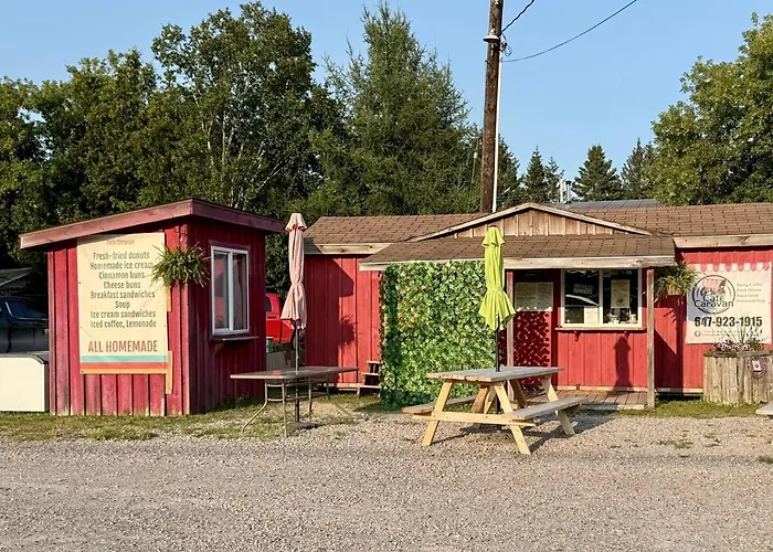 The Bluebird Lodge French River - Pet Friendly