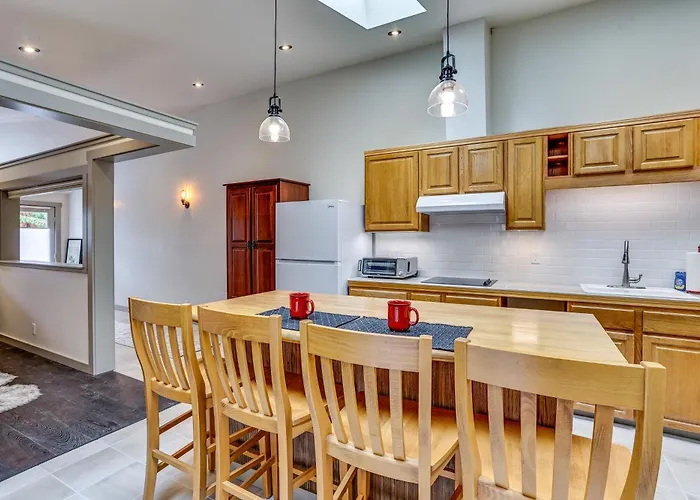 Walk Everywhere! Friday Harbor Home W/ Patio