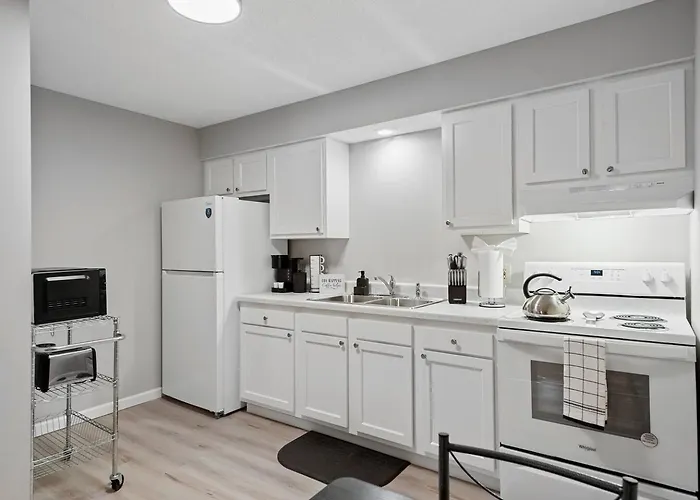 Modern King Suite With Private Patio, Near Hospitals & State Fairgrounds