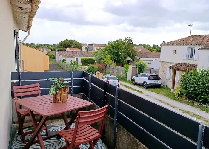 Le Nid Des Alouettes, Comfortable Furnished 1-Bedroom Apartment
