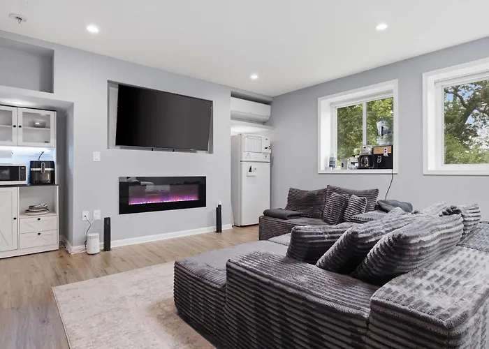 Private King Suite - Springfield Metro