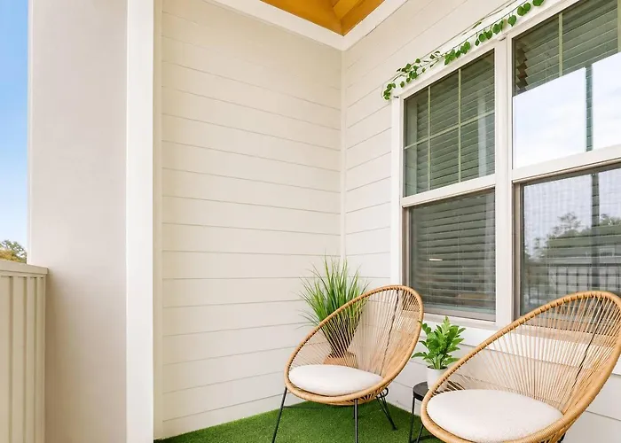 2Br Family Suite W/ Pool, Pickelball, Gym