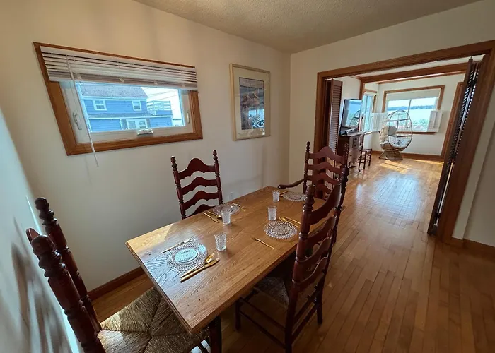 Mount Hope Bay Cottage