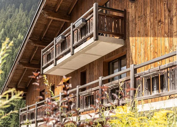 Lizzie Hotel
