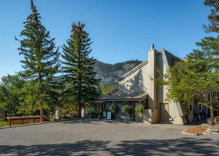 Tunnel Mountain Resort
