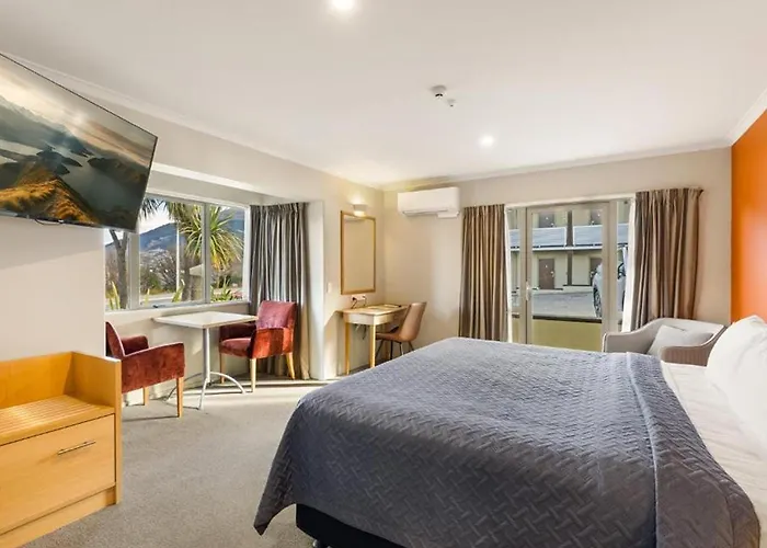 Queenstown Motel Apartments (Adults Only)