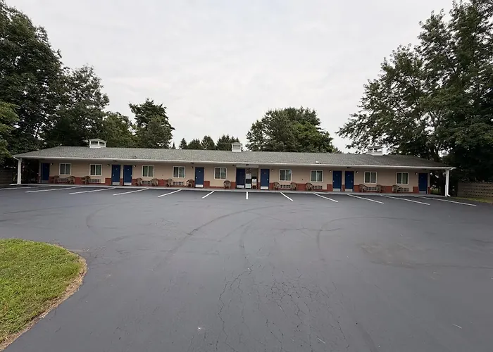 Blue Sky Inn Glens Falls-Saratoga-Lake George