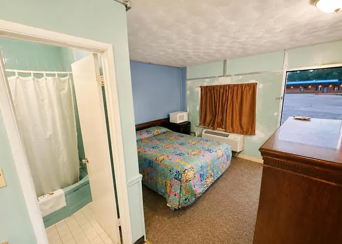 Gray Plaza Motel Benton Rend Lake I-57