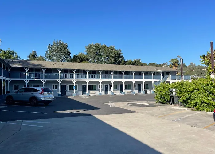 Vino Inn & Suites