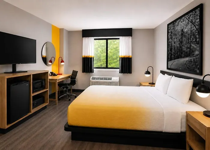 Super 8 By Wyndham Champaign