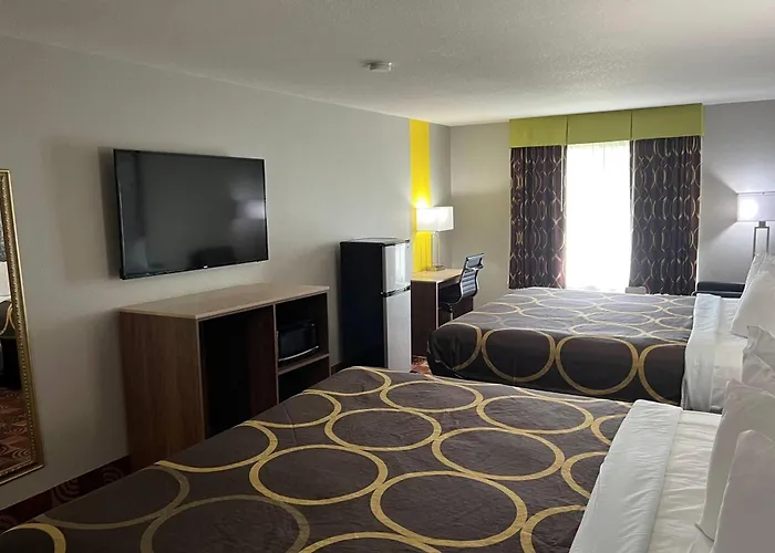 Super 8 By Wyndham Lake Of The Ozarks