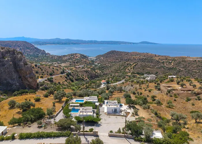 Evgoro Luxury Suites